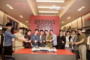 Vuong Binh Sparks Excitement at HUGO Event Launching 'Red Means GO' Campaign - image 7