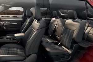 2026 Ford Explorer Debuts with 400-HP V6 Engine Starting at $48,965 - image 10