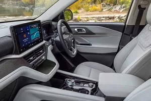 2026 Ford Explorer Debuts with 400-HP V6 Engine Starting at $48,965 - image 8