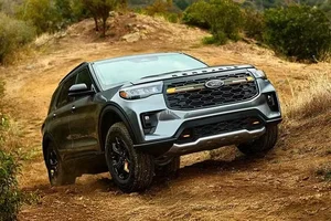 2026 Ford Explorer Debuts with 400-HP V6 Engine Starting at $48,965 - image 6