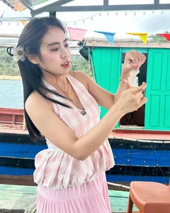 Famous Laotian Influencer Stuns Fans with First-Ever Bikini Photoshoot in Vietnam - image 2