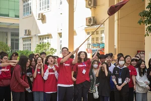 Chuyen Su Pham High School Flashmob: A Vibrant and Colorful Dance Celebration - image 6