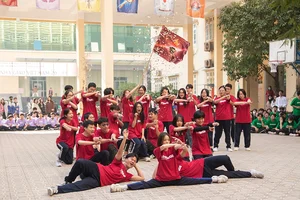 Chuyen Su Pham High School Flashmob: A Vibrant and Colorful Dance Celebration - image 7