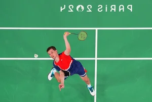 Vietnamese Badminton Star Le Duc Phat's Memorable Salute at Paris Olympics - image 2