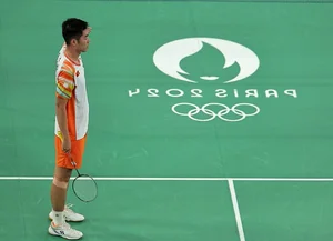 Vietnamese Badminton Star Le Duc Phat's Memorable Salute at Paris Olympics - image 6