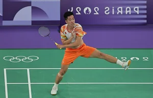 Vietnamese Badminton Star Le Duc Phat's Memorable Salute at Paris Olympics - image 0
