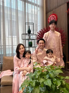 Vietnamese Celebrities Share Heartwarming Family Moments During Lunar New Year 2025 - image 8