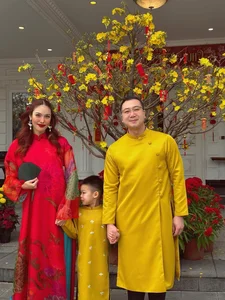 Vietnamese Celebrities Share Heartwarming Family Moments During Lunar New Year 2025 - image 9