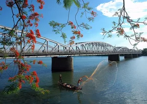 Hue: The City of 8 UNESCO Heritages and the Unique Trang Tien Bridge - image 5