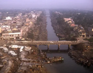 Hue: The City of 8 UNESCO Heritages and the Unique Trang Tien Bridge - image 2