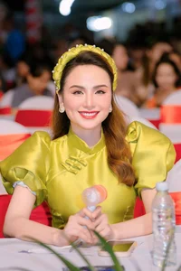 Miss Diem Huong Addresses Rumors of Family Estrangement Over Her Remarriage and Motherhood - image 0