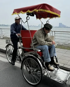 From Cyclo Driver to Social Media Star: The Viral Story of Son Tung M-TP's Driver - image 7