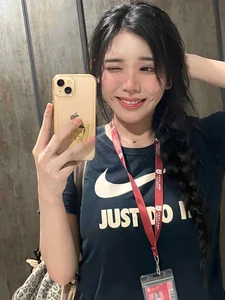 Viral Dimpled Student Captures Hearts in Candid Photo with Driver - image 1