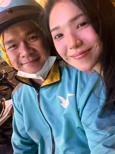 Viral Dimpled Student Captures Hearts in Candid Photo with Driver - image 4