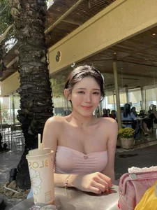 Viral Dimpled Student Captures Hearts in Candid Photo with Driver - image 3