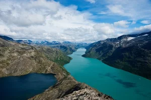 Most Breathtaking Hiking Trails and Mountain Paths in the World - image 9