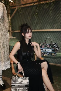 Effortless Street Style of Vietnamese Lookbook Models Praised by International Media - image 8