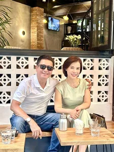 Artist Chi Trung Enjoys Happy Retirement with Beauty Queen Girlfriend - image 1