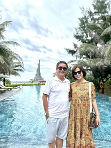 Artist Chi Trung Enjoys Happy Retirement with Beauty Queen Girlfriend - image 0