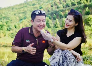 Artist Chi Trung Enjoys Happy Retirement with Beauty Queen Girlfriend - image 6
