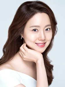 Song Joong Ki's Rumored Ex-Girlfriend Ties the Knot at 40: Identity of Groom Revealed - image 0