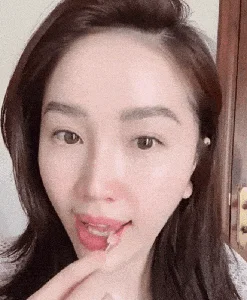 Bao Thy Amazes Fans with Flawless Real-Life Beauty in Livestream - image 3
