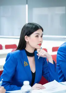 Pham Ngan Anh: Stylish Lecturer Captivates With Special Campus Rules - image 11