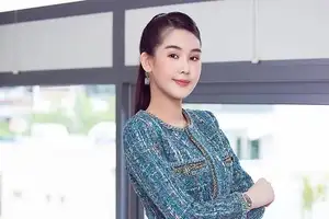 Pham Ngan Anh: Stylish Lecturer Captivates With Special Campus Rules - image 1
