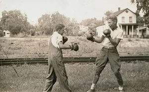 Rare Photos Reveal Daily Life in Early 20th Century America - image 0
