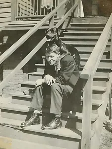 Rare Photos Reveal Daily Life in Early 20th Century America - image 1