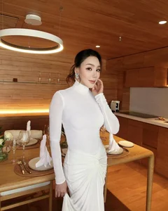 Vietnamese Stars in Japan: Huyen Baby and Diva Hong Nhung’s Travel Style - image 7
