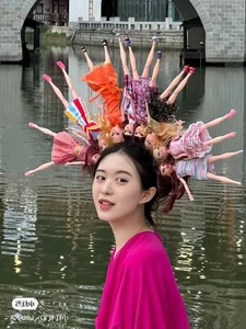 Hilarious and Unexpected Flower Hair Trend Takes Social Media by Storm - image 0