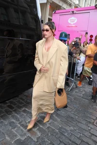 Top 10 Most Inspiring Celebrity Fashion Trends of Summer 2024 - image 2