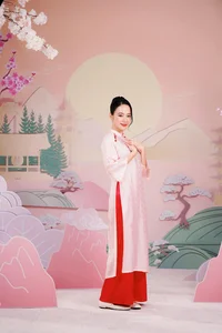Vietnamese Celebrities Shine in Elegant Ao Dai for Tet - image 4