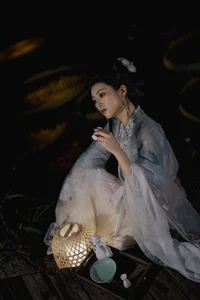 YiTuYu Art Language Vol.9919: Elegant Portraiture Featuring Model Xiao Qian - image 10