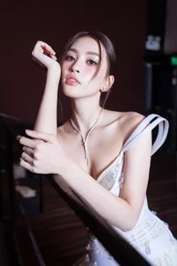 Miss Vietnam Tieu Vy Addresses Dating Rumors and Her Friendship with Actor Quoc Anh - image 1
