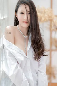 The Timeless Elegance of the Classic White Shirt: A Gallery of Sophisticated and Alluring Styles - image 5
