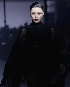 Fan Bingbing Makes a Spectacular Fashion Runway Comeback with Undeniable Charisma - image 3
