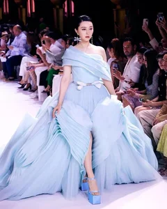 Fan Bingbing Makes a Spectacular Fashion Runway Comeback with Undeniable Charisma - image 7