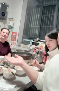 Controversy Erupts as Streamer Ton Bang Uses Pregnant Wife for Views - image 2