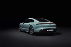 2025 Porsche Taycan Turbo S: More Powerful Than Supercars with Enhanced Electric Range - image 11