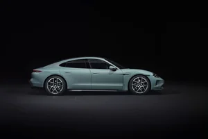 2025 Porsche Taycan Turbo S: More Powerful Than Supercars with Enhanced Electric Range - image 7