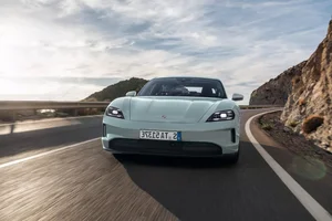 2025 Porsche Taycan Turbo S: More Powerful Than Supercars with Enhanced Electric Range - image 9