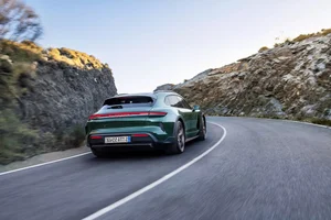 2025 Porsche Taycan Turbo S: More Powerful Than Supercars with Enhanced Electric Range - image 2