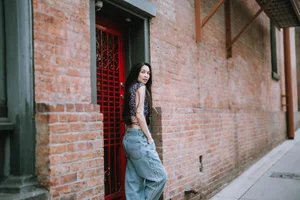 Hien Thuc Age-Defying Beauty Secrets: A Stunning Figure at 42 - image 13