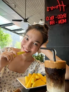 Hien Thuc Age-Defying Beauty Secrets: A Stunning Figure at 42 - image 0