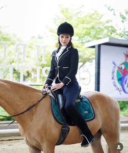 Meet the Most Beautiful Female Pilot: Stunning Real-Life Captain Over 1.7m Tall - image 0