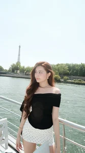 Vietnamese Celebrity Spotlight: Quyen Linh’s Daughter Shows Off Style in Paris - image 7