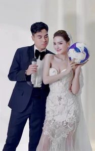 Midfielder Duc Huy and MC Mu Tat Announce Their Engagement - image 1