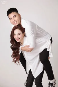 Midfielder Duc Huy and MC Mu Tat Announce Their Engagement - image 7